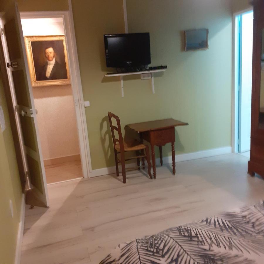 Chambres D'Hotes Gobillon Мэнтенон Экстерьер фото
